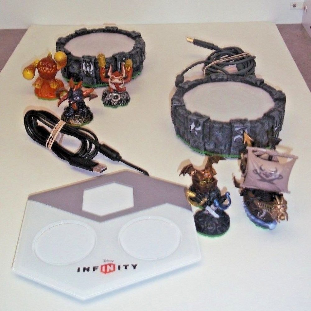Skylanders and Disney Infinity lot